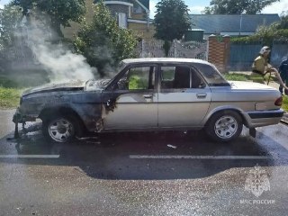 Автомобиль Загорелся во Время Движения: Пожарные Ликвидировали Огненное ЧП